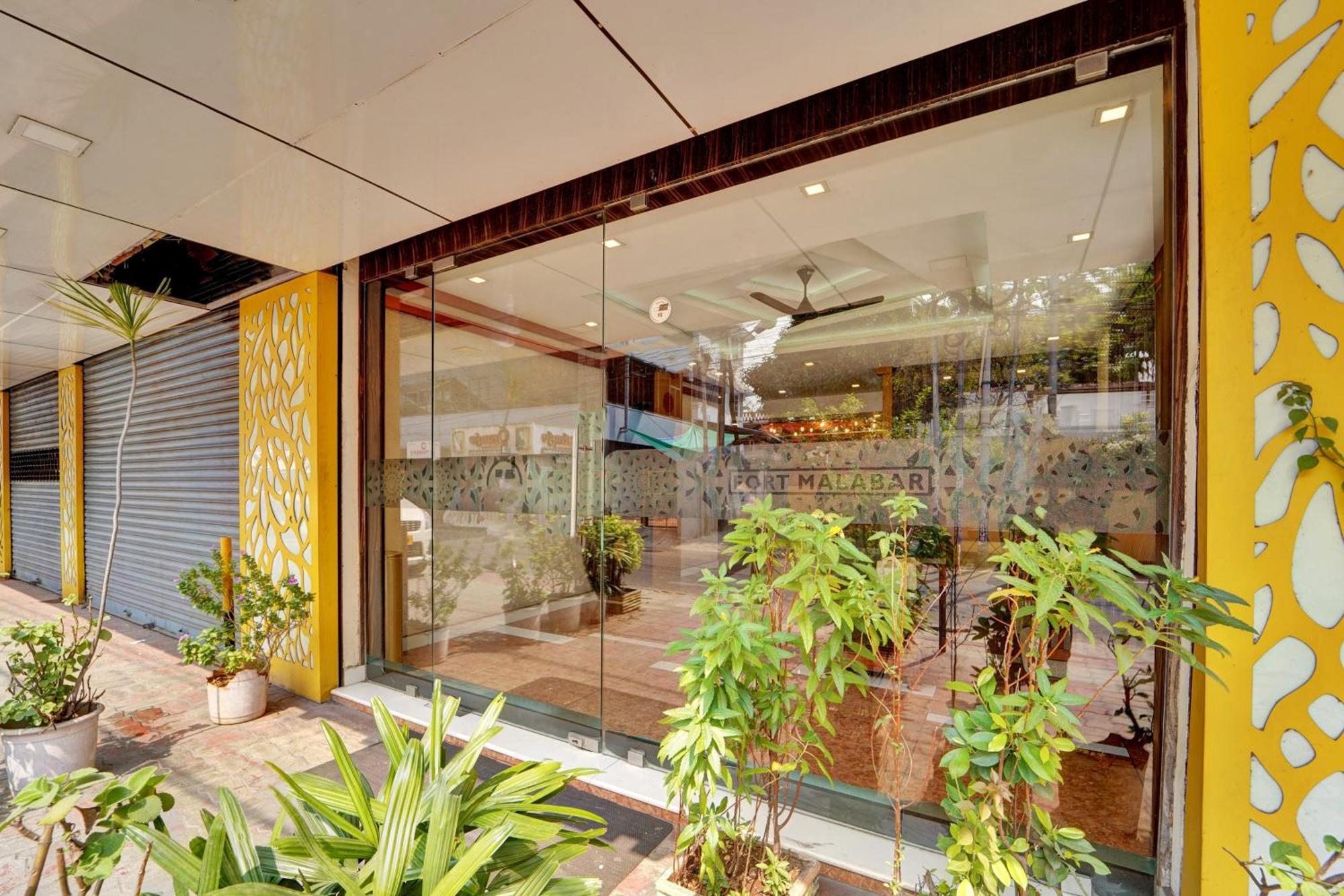 Super Townhouse Ernakulam North Hotel Kochi Екстериор снимка