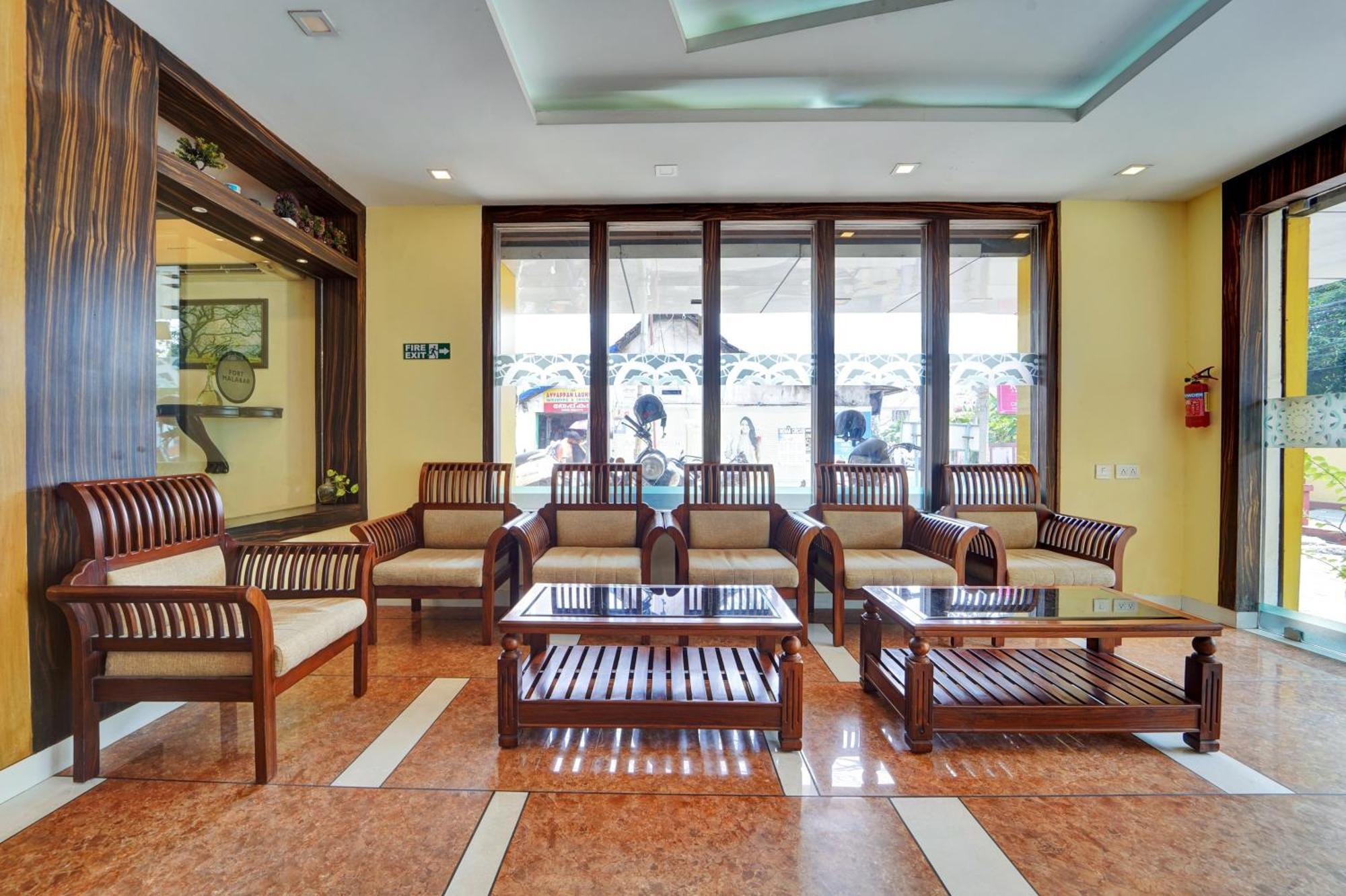 Super Townhouse Ernakulam North Hotel Kochi Екстериор снимка