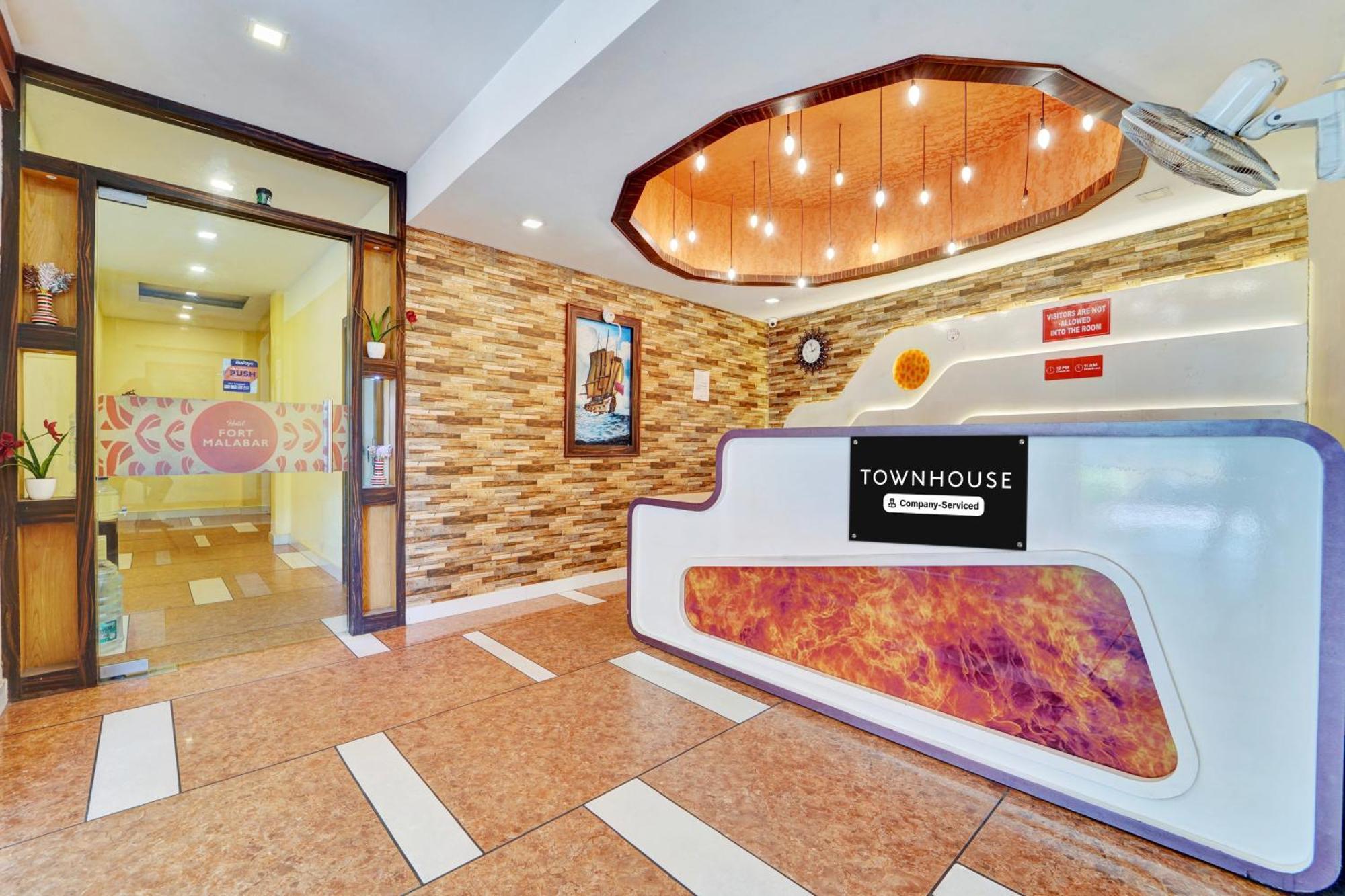 Super Townhouse Ernakulam North Hotel Kochi Екстериор снимка